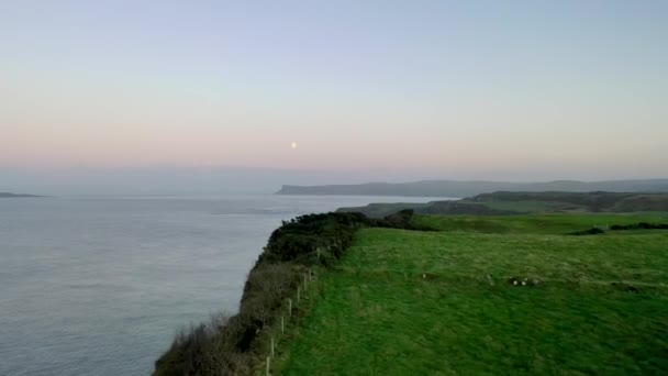 Timelapse Moon Visto Dal Parcheggio Portaneevy Ballycastle Contea Antrim Irlanda — Video Stock
