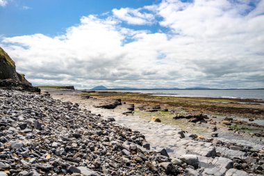Inishcrone yakınlarında Carrowhubbuck North Carrownedin 'den Storm Beach, County Sligo, İrlanda