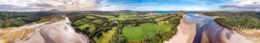 İrlanda 'nın Donegal ilçesindeki Ards Forest Park' taki Tuz Bataklığı 'nın hava görüntüsü..