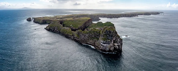 Cliffs Sea Stacks Tor Mor Wishing Stone Port Challa Tory — 图库照片