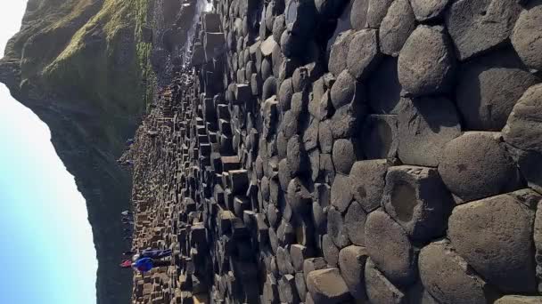 Giants Causeway 40000 Összekapcsolódó Bazalt Oszlop Készítette Bushmills Észak Írországban — Stock videók