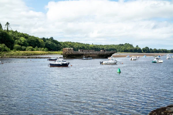 Ballina Ireland 2022年7月15日 川の上に横たわるコンクリート船Moy — ストック写真