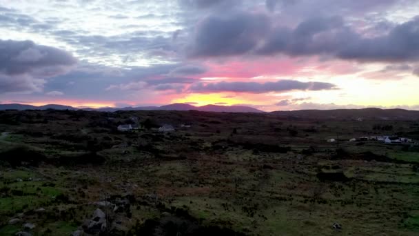 Вид Воздуха Удивительный Закат Клуни Portnoo Графстве Донегал Ирландия — стоковое видео