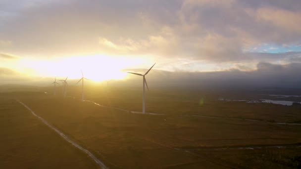 Nascer Sol Incrível Parque Eólico Loughderryduff Entre Ardara Portnoo Condado — Vídeo de Stock