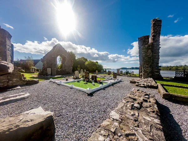 1474年にヒュー ドネルがアイルランドのドニゴール郡に建設した歴史ある修道院墓地 — ストック写真