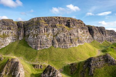 Güzel Binevenagh Dağı Kuzey İrlanda 'da Limavady yakınlarında..