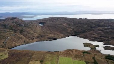 Maghery, Dungloe - County Donegal - İrlanda 'nın Agnish Lough hava manzarası