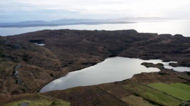 Maghery, Dungloe - County Donegal - İrlanda 'nın Agnish Lough hava manzarası