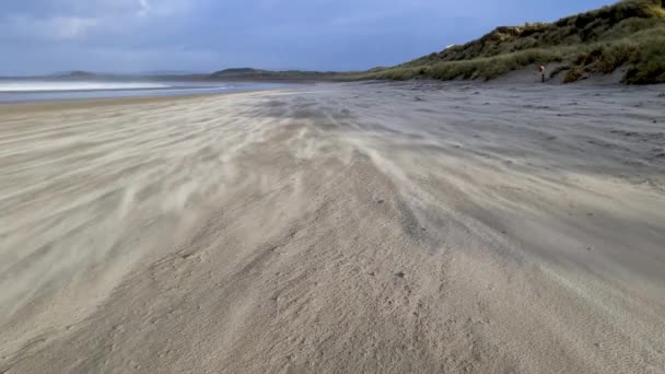 爱尔兰共和国Donegal市Portnoo县Narin海滩的沙尘暴 — 图库视频影像