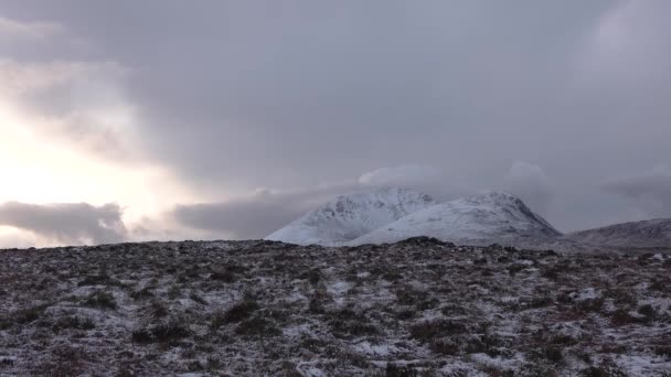 Snow Covered Mount Errigal Highest Mountain Donegal Ireland — Vídeo de stock