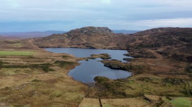 Maghery, Dungloe - County Donegal - İrlanda 'nın Agnish Lough hava manzarası