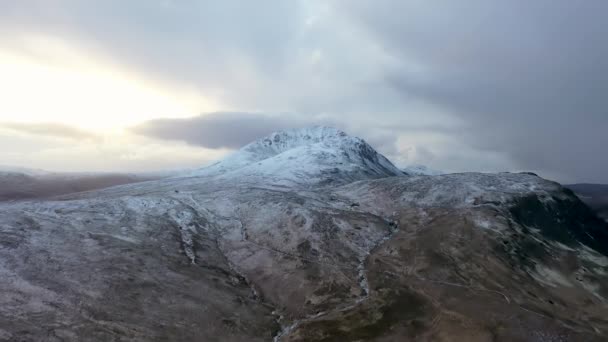 Snow Covered Mount Errigal Highest Mountain Donegal Ireland — Stockvideo