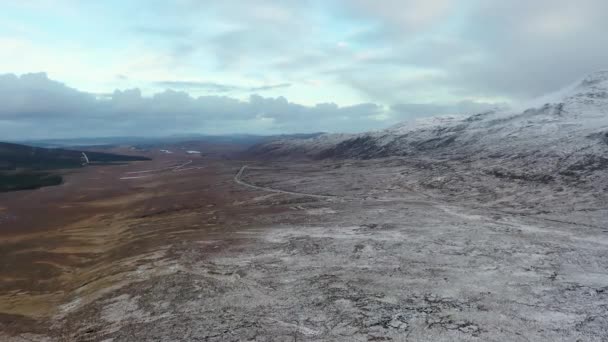 R251 Next Snow Covered Mount Errigal Highest Mountain Donegal Ireland — Vídeo de stock
