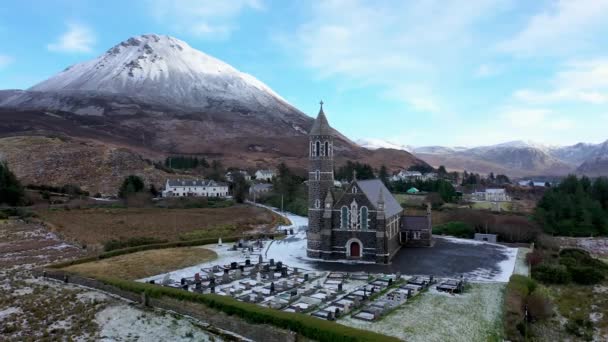 Kyrkan Sacred Heart Dunlewey Nära Mount Errigal Grevskapet Donegal Irland — Stockvideo