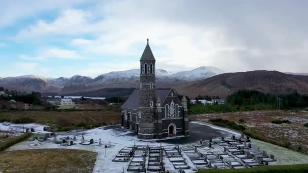 Igreja Sagrado Coração Dunlewey Perto Monte Errigal Condado Donegal Irlanda — Vídeo de Stock