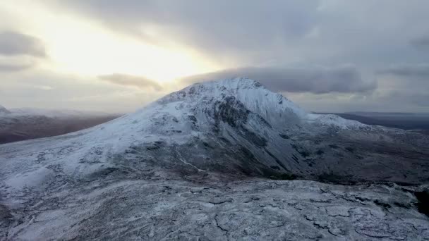 Snow Covered Mount Errigal Highest Mountain Donegal Ireland — Vídeos de Stock