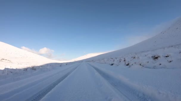 Conduire Travers Neige Couvert Glenveagh National Park Ombre Une Montagne — Video