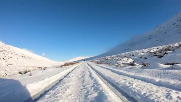 Kör Genom Den Snötäckta Glenveagh National Park Skuggan Ett Berg — Stockvideo