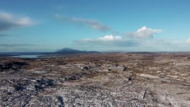 Luftaufnahme Des Schneebedeckten Gweebarra River Zwischen Doochary Und Lettermacaward Donegal — Stockvideo