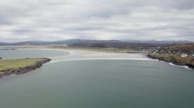 Portnoo tarafından İrlanda 'nın Donegal ilçesindeki sahil manzarası