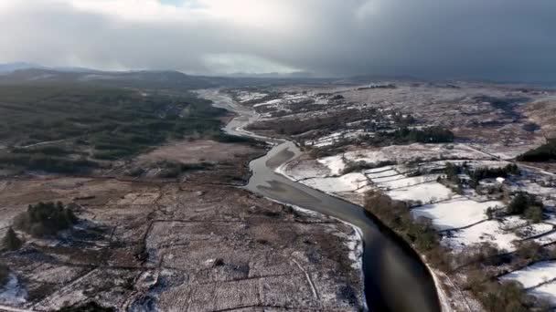 Vue Aérienne Rivière Gweebarra Entre Doochary Lettermacaward Donegal Irlande — Video