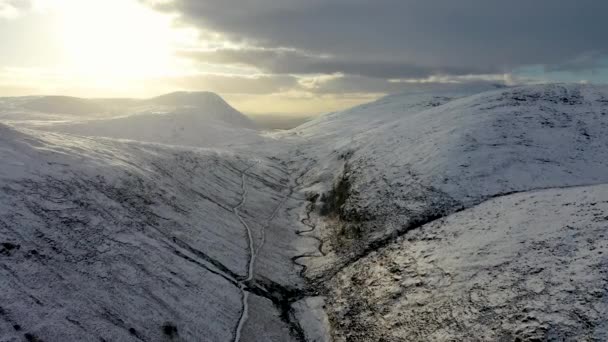 Sneeuw Bedekte Glenveagh Mountains Glen County Donegal Republiek Ierland — Stockvideo