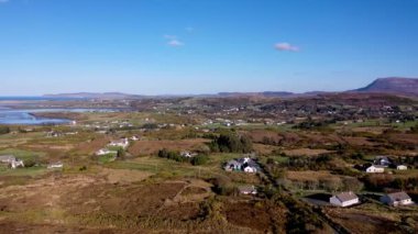 İrlanda Cumhuriyeti 'nin Donegal ilçesindeki Gortahork' taki Peatbataklığının havadan görünüşü.