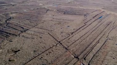 İrlanda Cumhuriyeti 'nin Donegal ilçesindeki Gortahork' taki Peatbataklığının havadan görünüşü.