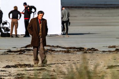 Başrollerinde Pierce Brosnan, Gabriel Byrne, Helena Bonham Carter, Fionn O Shea, Ann Skelly 'nin oynadığı 