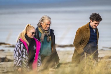 Başrollerinde Pierce Brosnan, Gabriel Byrne, Helena Bonham Carter, Fionn O Shea, Ann Skelly 'nin oynadığı 