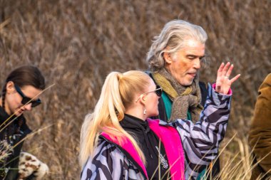 Başrollerinde Pierce Brosnan, Gabriel Byrne, Helena Bonham Carter, Fionn O Shea, Ann Skelly 'nin oynadığı 