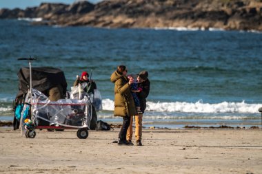 Başrollerinde Pierce Brosnan, Gabriel Byrne, Helena Bonham Carter, Fionn O Shea, Ann Skelly 'nin oynadığı 