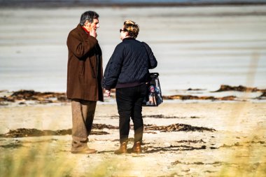 Başrollerinde Pierce Brosnan, Gabriel Byrne, Helena Bonham Carter, Fionn O Shea, Ann Skelly 'nin oynadığı 