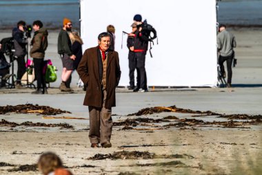 Başrollerinde Pierce Brosnan, Gabriel Byrne, Helena Bonham Carter, Fionn O Shea, Ann Skelly 'nin oynadığı 