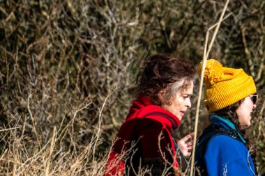 Başrollerinde Pierce Brosnan, Gabriel Byrne, Helena Bonham Carter, Fionn O Shea, Ann Skelly 'nin oynadığı 