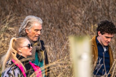 Başrollerinde Pierce Brosnan, Gabriel Byrne, Helena Bonham Carter, Fionn O Shea, Ann Skelly 'nin oynadığı 