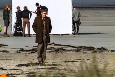 Başrollerinde Pierce Brosnan, Gabriel Byrne, Helena Bonham Carter, Fionn O Shea, Ann Skelly 'nin oynadığı 