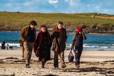 Başrollerinde Pierce Brosnan, Gabriel Byrne, Helena Bonham Carter, Fionn O Shea, Ann Skelly 'nin oynadığı 