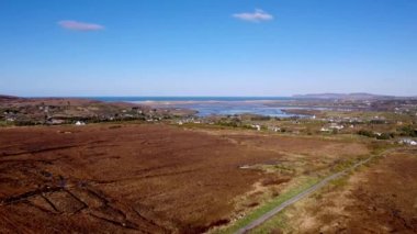 İrlanda Cumhuriyeti 'nin Donegal ilçesindeki Gortahork' taki Peatbataklığının havadan görünüşü.