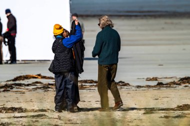 PORTNOO, COUNTY DONEGAL, IRELAND - 07 Mart 2023 Başrolde Pierce Brosnan, Gabriel Byrne, Helena Bonham Carter