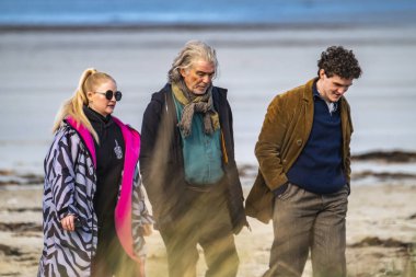 PORTNOO, COUNTY DONEGAL, IRELAND - 07 Mart 2023 Başrolde Pierce Brosnan, Gabriel Byrne, Helena Bonham Carter.