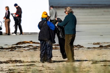 PORTNOO, COUNTY DONEGAL, IRELAND - 07 Mart 2023 Başrolde Pierce Brosnan, Gabriel Byrne, Helena Bonham Carter