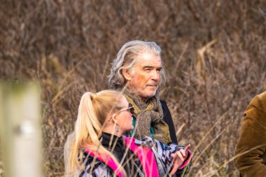 PORTNOO, COUNTY DONEGAL, IRELAND - 07 Mart 2023 Başrolde Pierce Brosnan, Gabriel Byrne, Helena Bonham Carter.