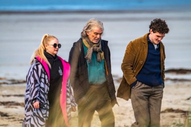 PORTNOO, COUNTY DONEGAL, IRELAND - 07 Mart 2023 Başrolde Pierce Brosnan, Gabriel Byrne, Helena Bonham Carter.