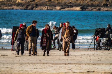 PORTNOO, COUNTY DONEGAL, IRELAND - 07 Mart 2023 Başrolde Pierce Brosnan, Gabriel Byrne, Helena Bonham Carter.