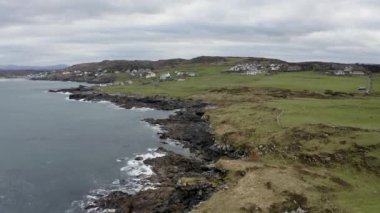Portnoo tarafından İrlanda 'nın Donegal ilçesindeki sahil manzarası