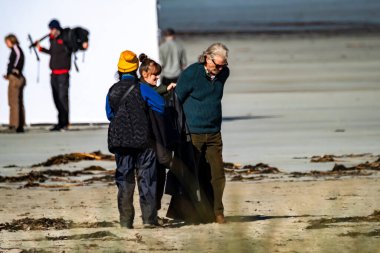 PORTNOO, COUNTY DONEGAL, IRELAND - 07 Mart 2023 Başrolde Pierce Brosnan, Gabriel Byrne, Helena Bonham Carter