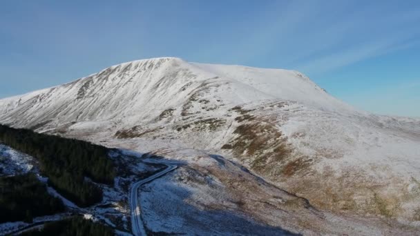 Aerial Snow Covered Muckish Mountain Condado Donegal Irlanda — Vídeos de Stock