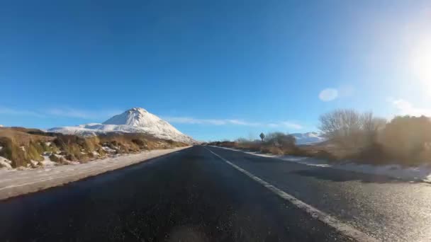 Driving R251 Snow Covered Mount Errigal Highest Mountain Donegal Ireland — 图库视频影像