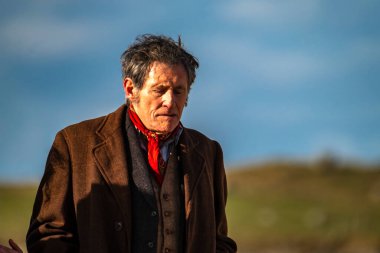 PORTNOO, COUNTY DONEGAL, IRELAND - 07 Mart 2023 Başrolde Pierce Brosnan, Gabriel Byrne, Helena Bonham Carter.